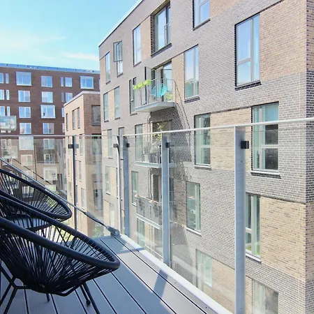 Fantastic 1-bed W Balcony In Orestaden Apartman